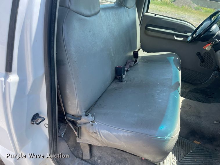 image for item LS9536 2001 Ford F350 Super Duty  utility bed pickup truck