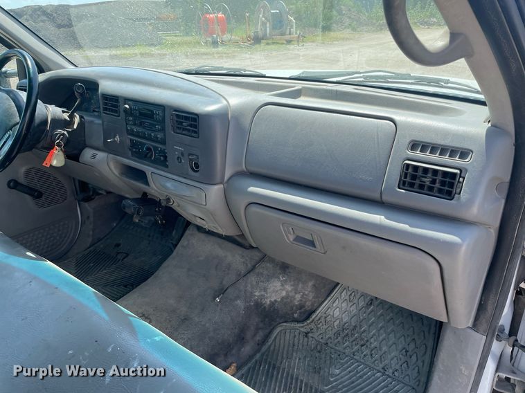 image for item LS9536 2001 Ford F350 Super Duty  utility bed pickup truck