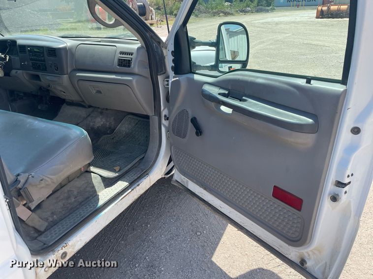 image for item LS9536 2001 Ford F350 Super Duty  utility bed pickup truck