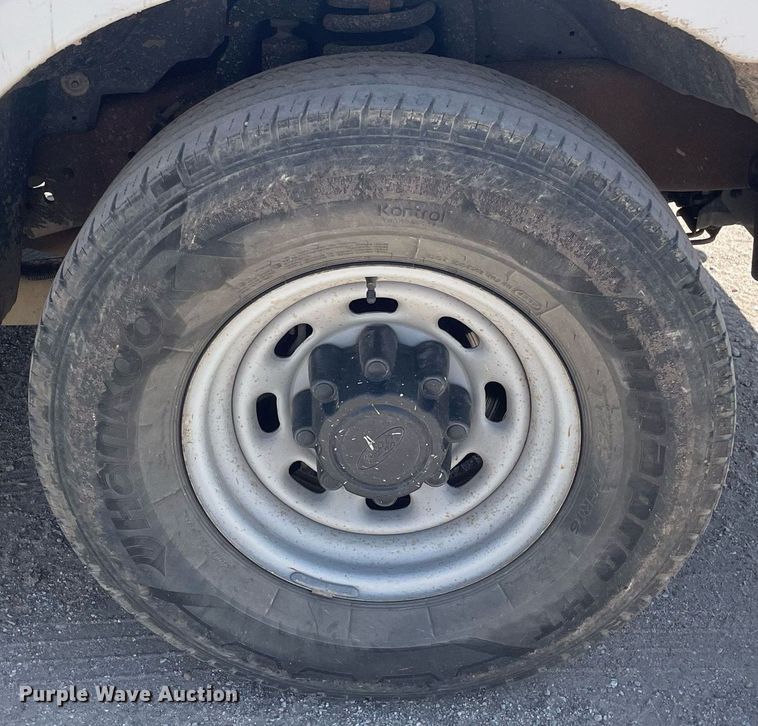 image for item LS9536 2001 Ford F350 Super Duty  utility bed pickup truck