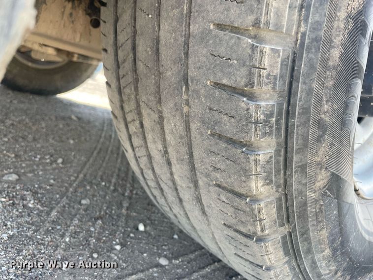 image for item LS9536 2001 Ford F350 Super Duty  utility bed pickup truck