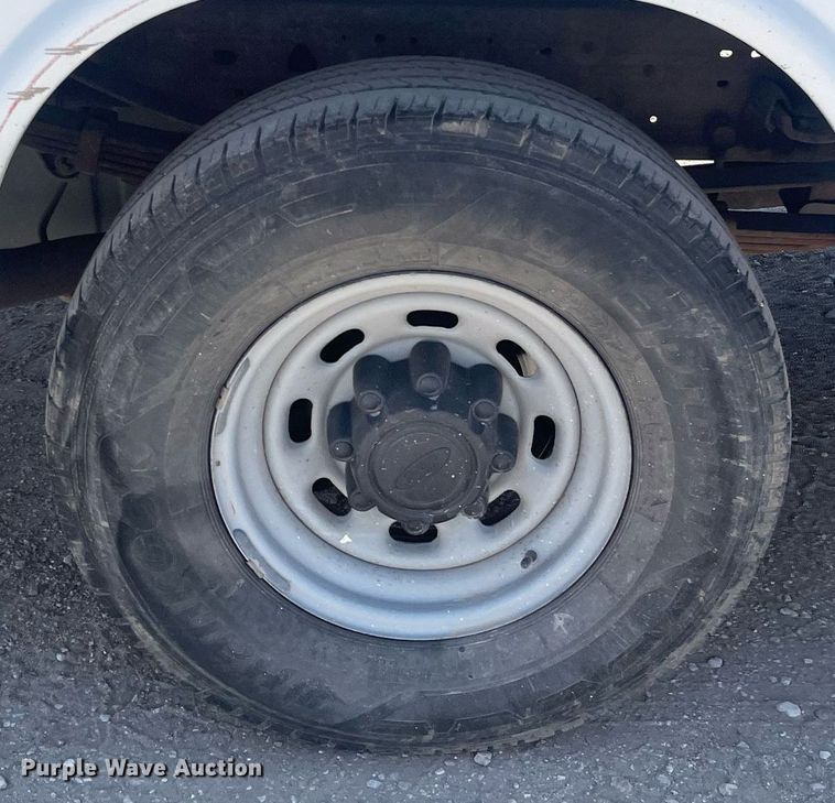 image for item LS9536 2001 Ford F350 Super Duty  utility bed pickup truck