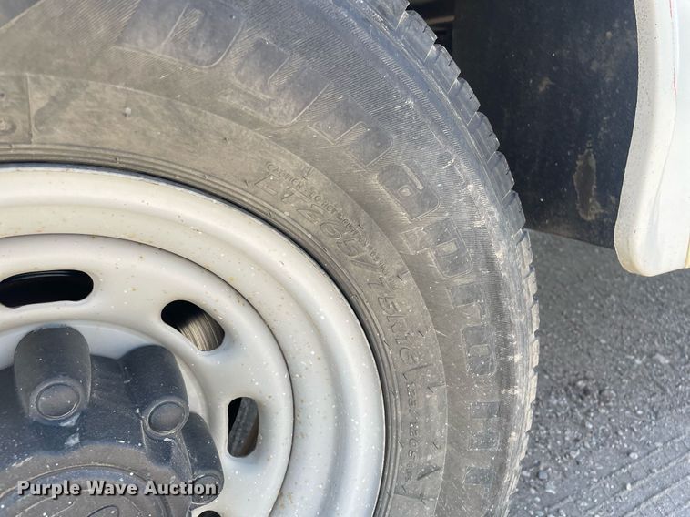 image for item LS9536 2001 Ford F350 Super Duty  utility bed pickup truck