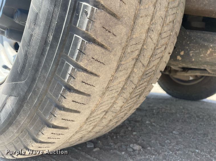 image for item LS9536 2001 Ford F350 Super Duty  utility bed pickup truck