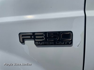 image for item LS9536 2001 Ford F350 Super Duty  utility bed pickup truck