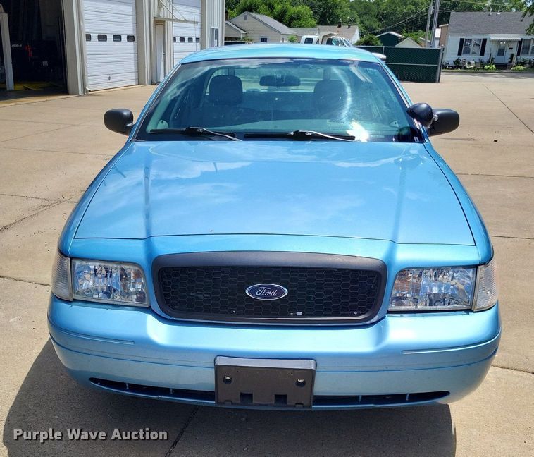 image for item LS9594 2005 Ford Crown Victoria Police Interceptor