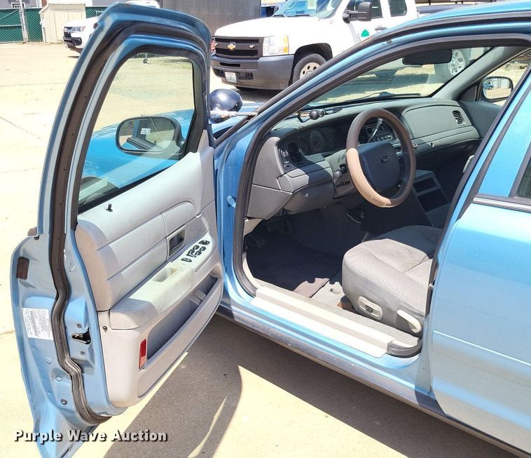 image for item LS9594 2005 Ford Crown Victoria Police Interceptor