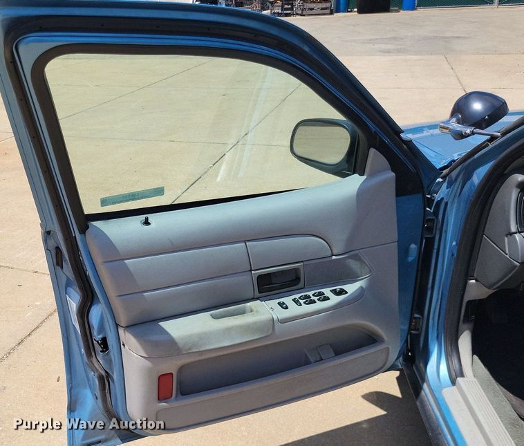 image for item LS9594 2005 Ford Crown Victoria Police Interceptor