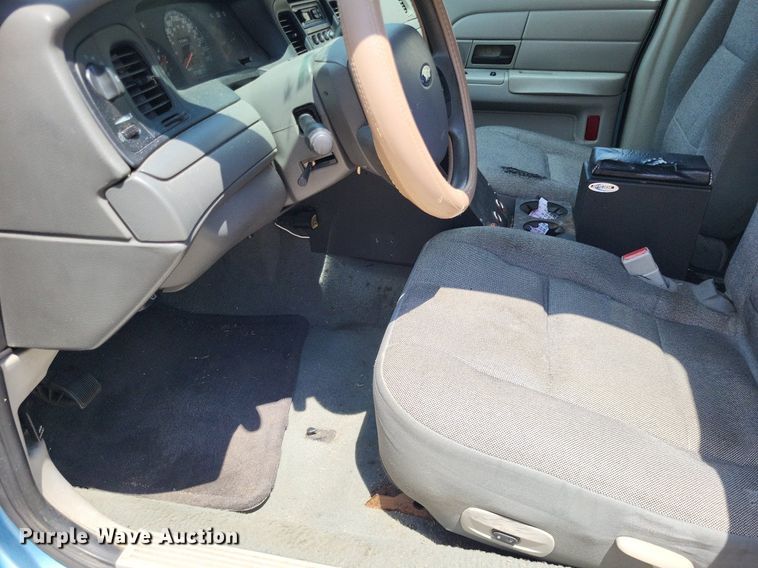 image for item LS9594 2005 Ford Crown Victoria Police Interceptor