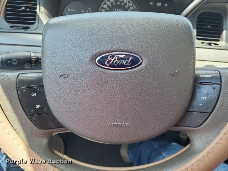 image for item LS9594 2005 Ford Crown Victoria Police Interceptor