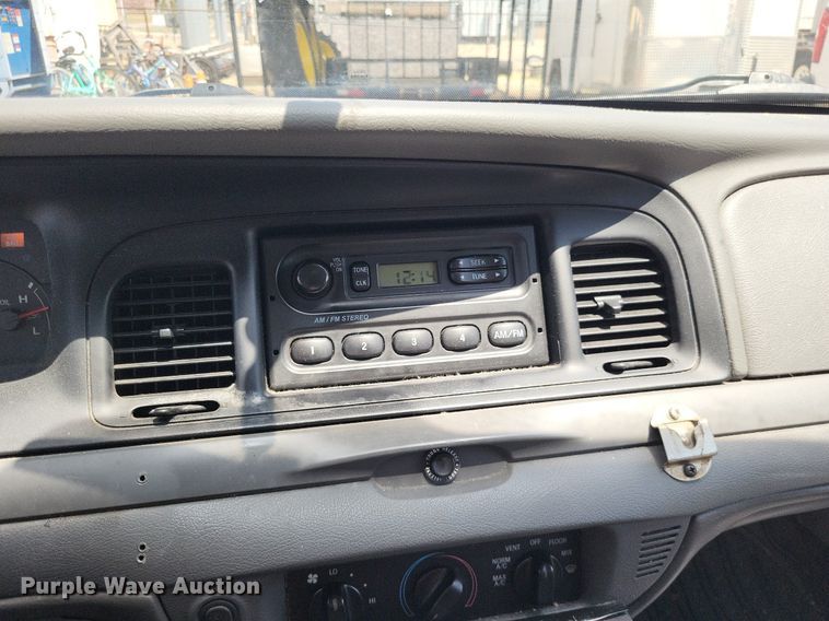 image for item LS9594 2005 Ford Crown Victoria Police Interceptor