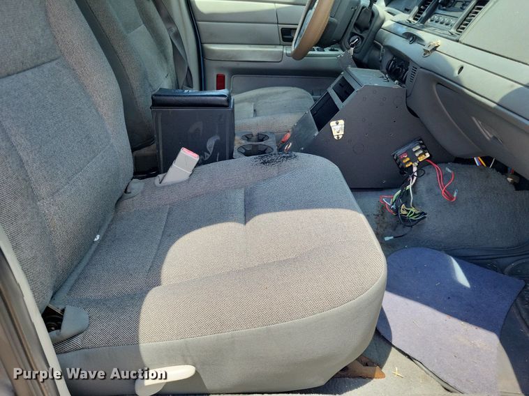 image for item LS9594 2005 Ford Crown Victoria Police Interceptor