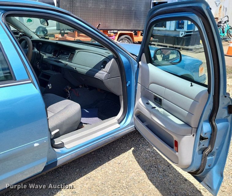 image for item LS9594 2005 Ford Crown Victoria Police Interceptor