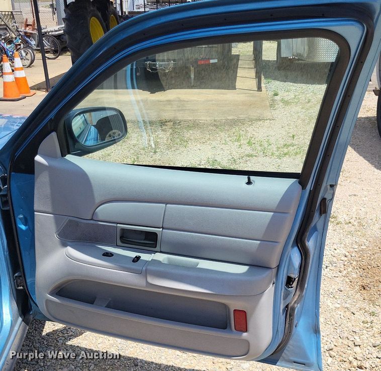 image for item LS9594 2005 Ford Crown Victoria Police Interceptor