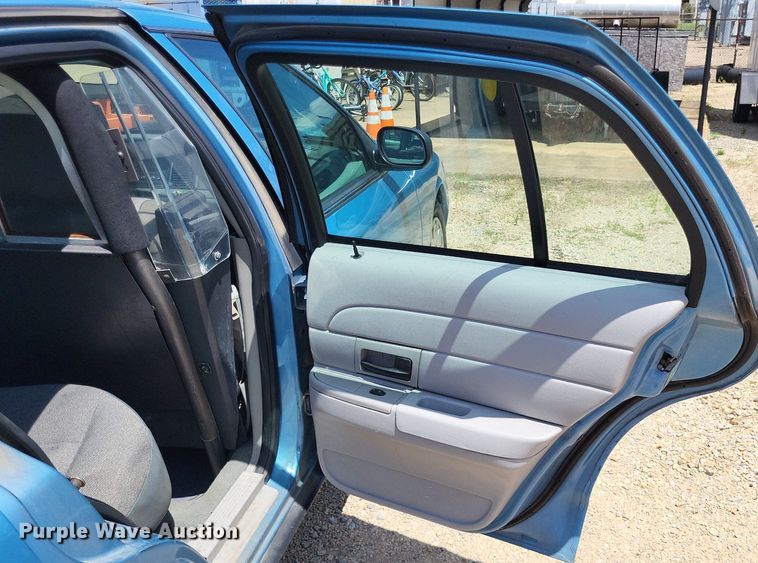 image for item LS9594 2005 Ford Crown Victoria Police Interceptor