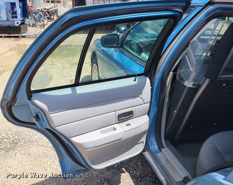 image for item LS9594 2005 Ford Crown Victoria Police Interceptor