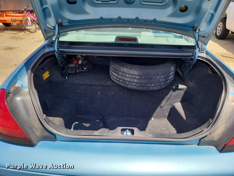 image for item LS9594 2005 Ford Crown Victoria Police Interceptor