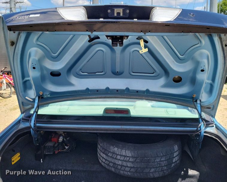 image for item LS9594 2005 Ford Crown Victoria Police Interceptor