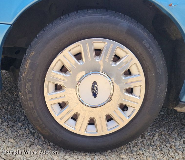 image for item LS9594 2005 Ford Crown Victoria Police Interceptor