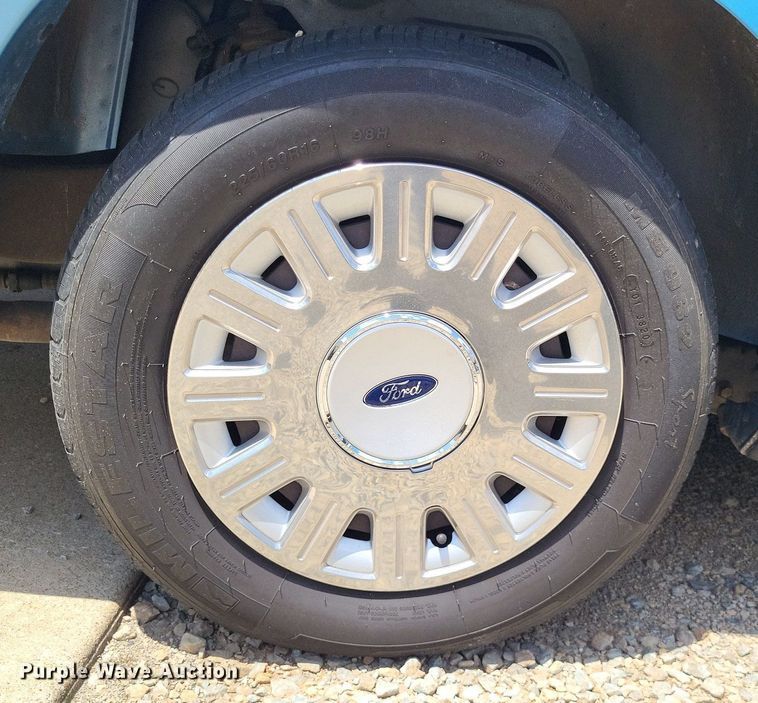 image for item LS9594 2005 Ford Crown Victoria Police Interceptor