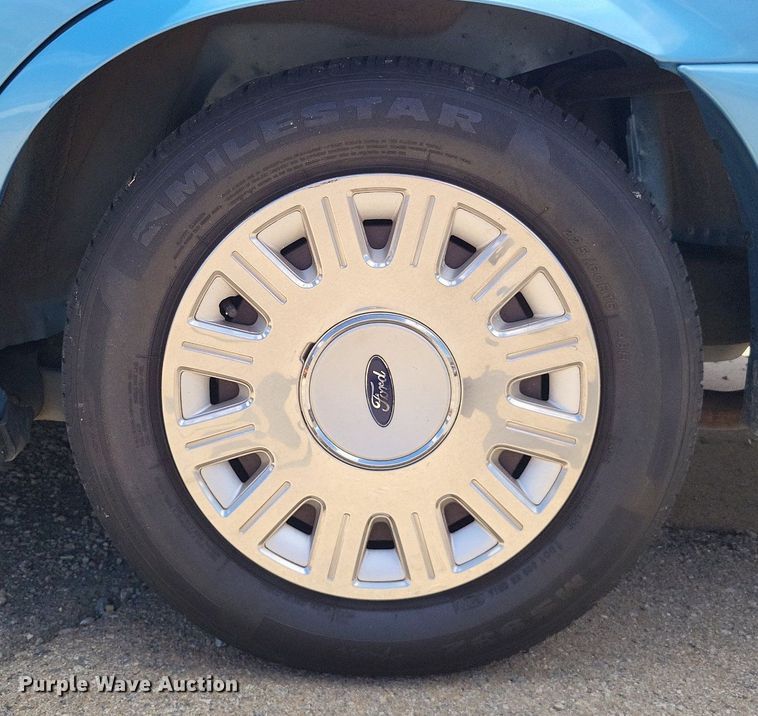 image for item LS9594 2005 Ford Crown Victoria Police Interceptor