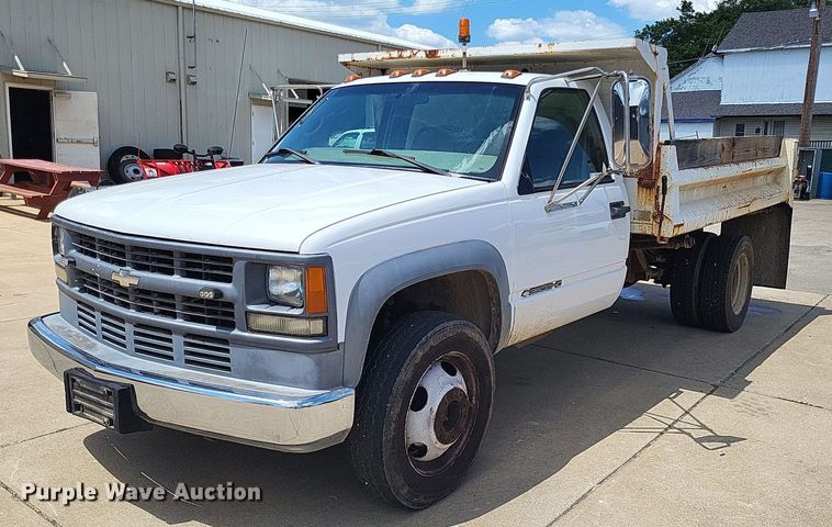 image for item LS9595 2001 Chevrolet Silverado 3500HD  dump bed pickup truck