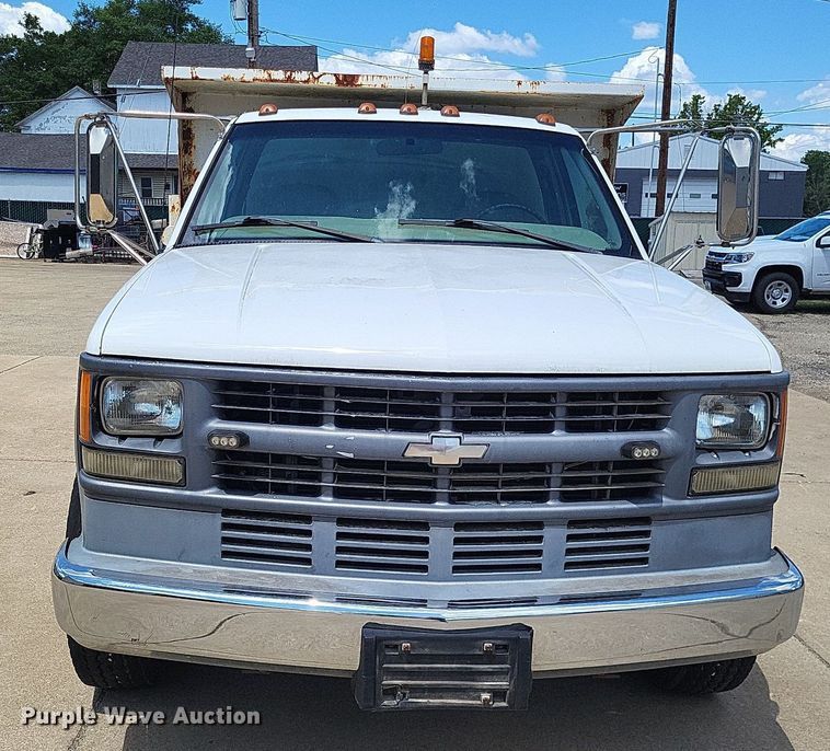 image for item LS9595 2001 Chevrolet Silverado 3500HD  dump bed pickup truck