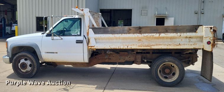image for item LS9595 2001 Chevrolet Silverado 3500HD  dump bed pickup truck