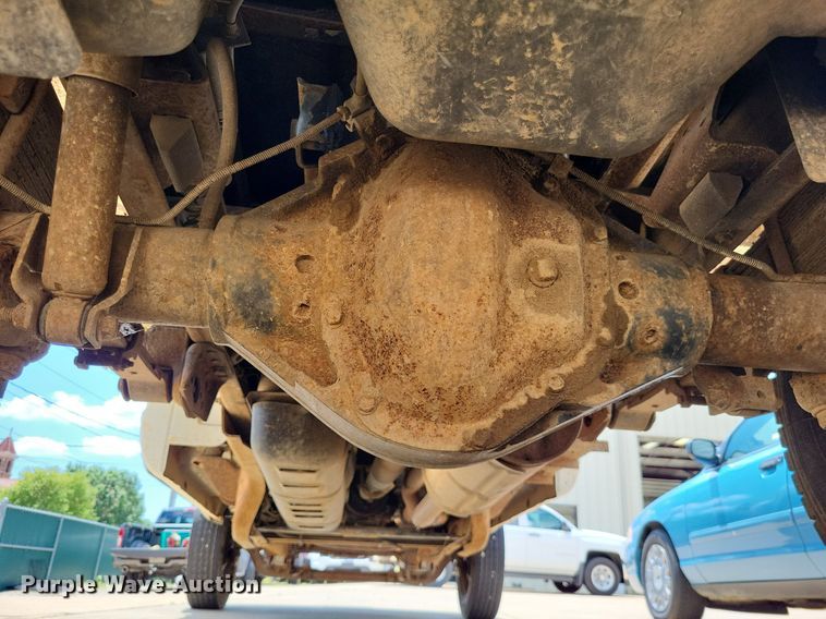 image for item LS9595 2001 Chevrolet Silverado 3500HD  dump bed pickup truck