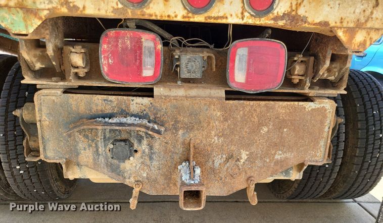 image for item LS9595 2001 Chevrolet Silverado 3500HD  dump bed pickup truck