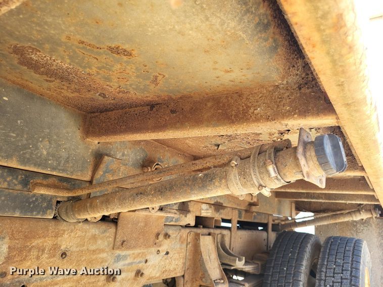 image for item LS9595 2001 Chevrolet Silverado 3500HD  dump bed pickup truck