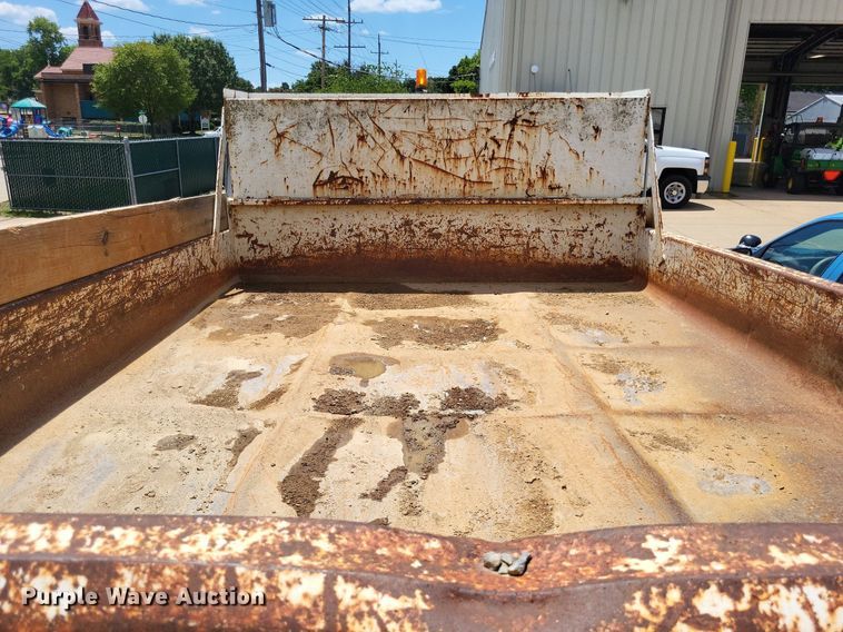 image for item LS9595 2001 Chevrolet Silverado 3500HD  dump bed pickup truck