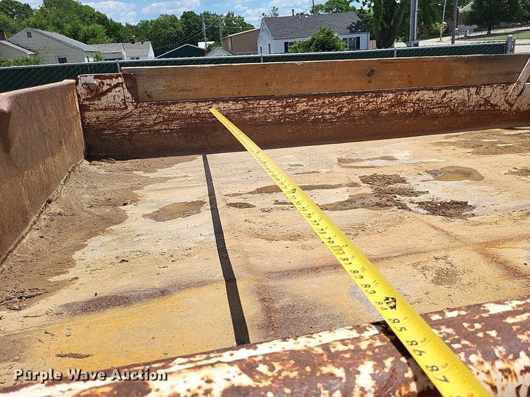 image for item LS9595 2001 Chevrolet Silverado 3500HD  dump bed pickup truck