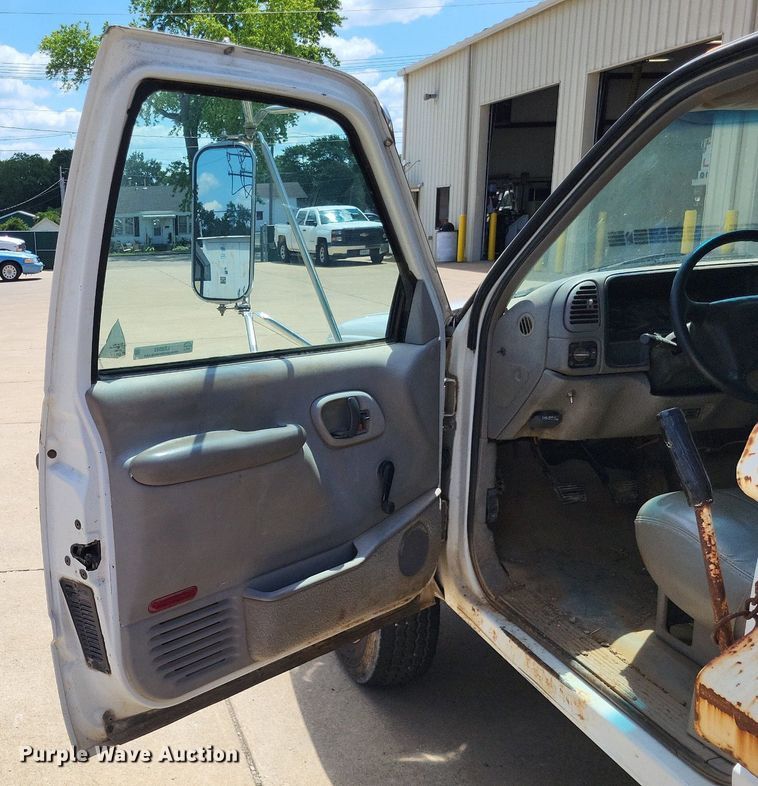 image for item LS9595 2001 Chevrolet Silverado 3500HD  dump bed pickup truck