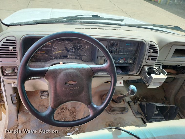 image for item LS9595 2001 Chevrolet Silverado 3500HD  dump bed pickup truck