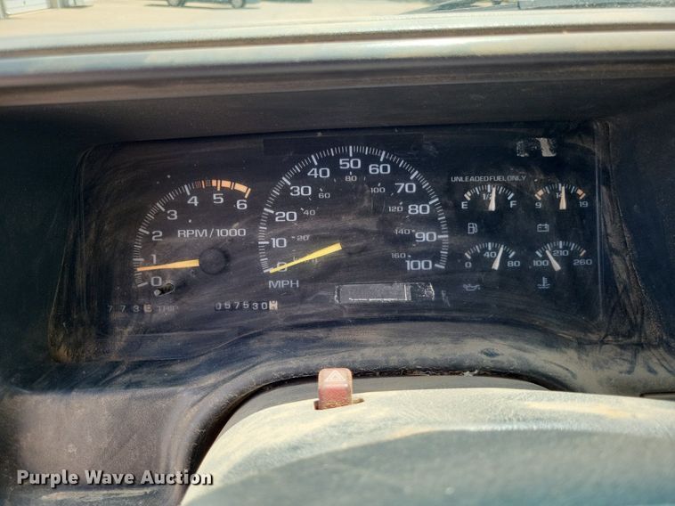 image for item LS9595 2001 Chevrolet Silverado 3500HD  dump bed pickup truck