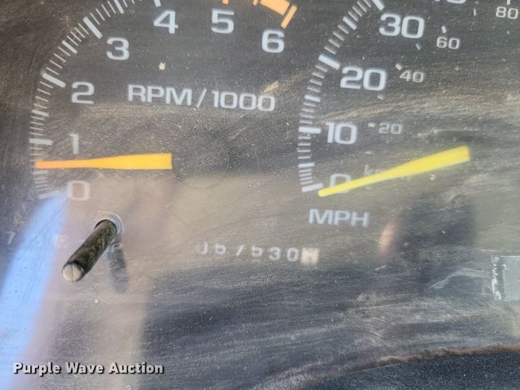 image for item LS9595 2001 Chevrolet Silverado 3500HD  dump bed pickup truck