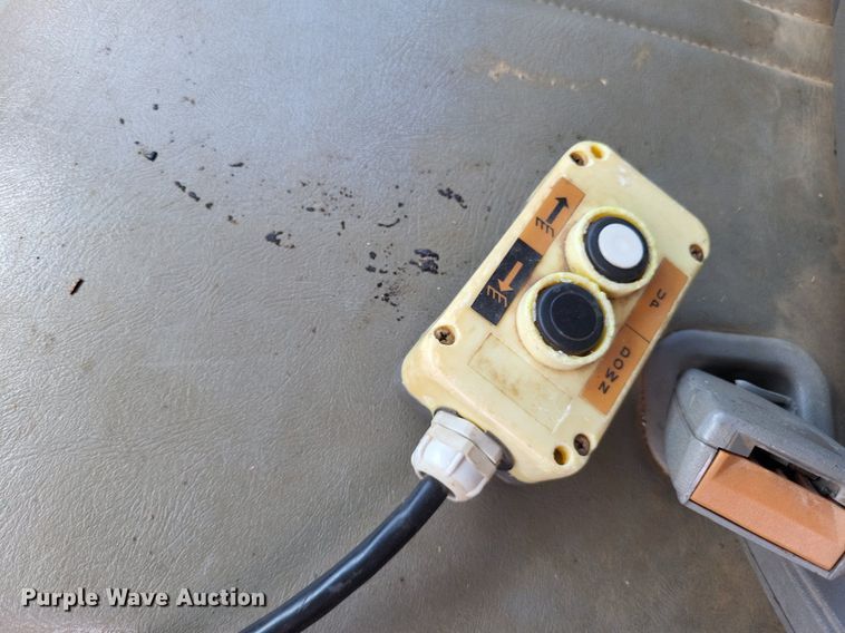 image for item LS9595 2001 Chevrolet Silverado 3500HD  dump bed pickup truck