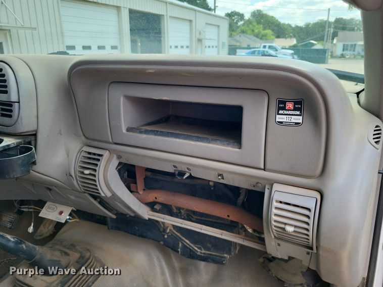 image for item LS9595 2001 Chevrolet Silverado 3500HD  dump bed pickup truck