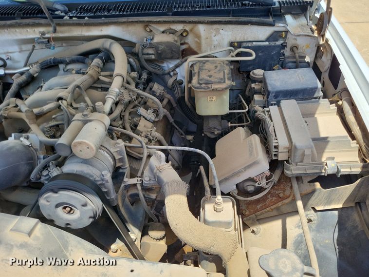 image for item LS9595 2001 Chevrolet Silverado 3500HD  dump bed pickup truck