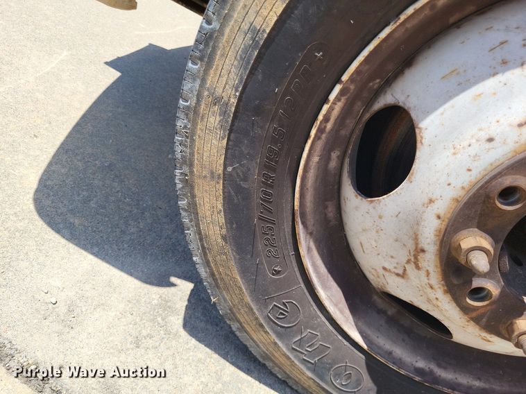 image for item LS9595 2001 Chevrolet Silverado 3500HD  dump bed pickup truck