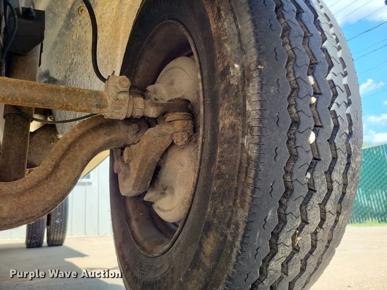 image for item LS9595 2001 Chevrolet Silverado 3500HD  dump bed pickup truck