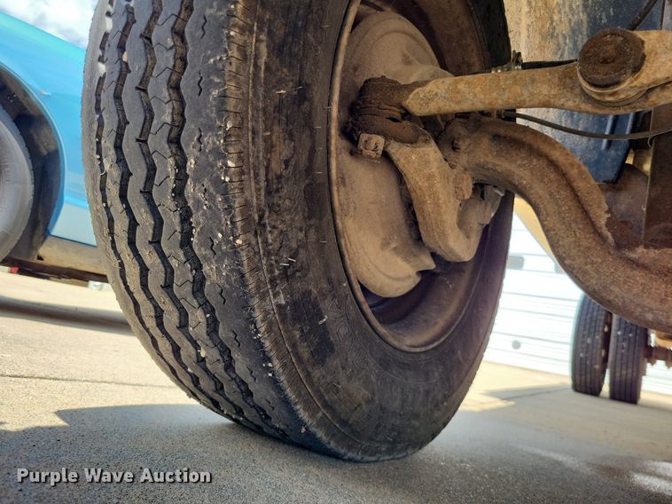 image for item LS9595 2001 Chevrolet Silverado 3500HD  dump bed pickup truck