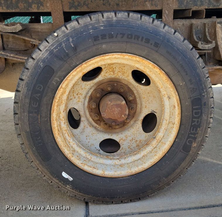 image for item LS9595 2001 Chevrolet Silverado 3500HD  dump bed pickup truck