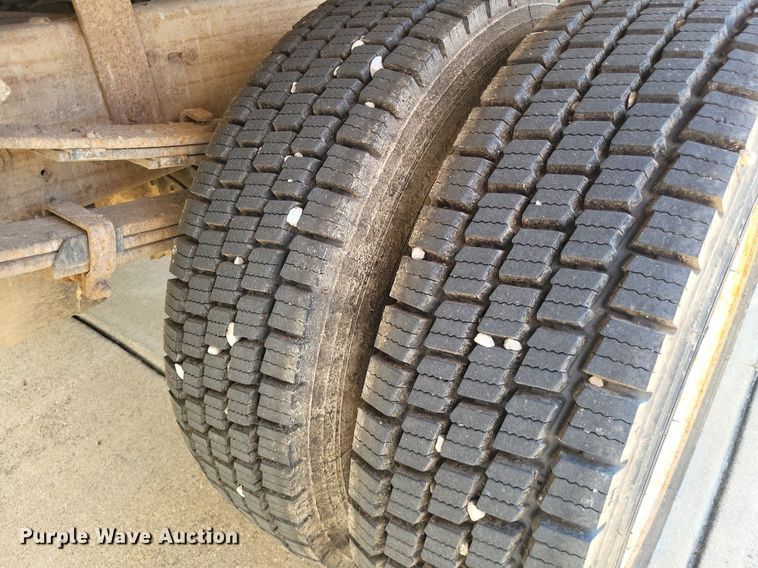 image for item LS9595 2001 Chevrolet Silverado 3500HD  dump bed pickup truck