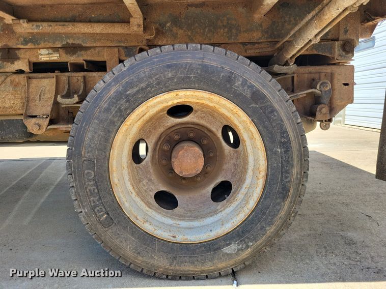 image for item LS9595 2001 Chevrolet Silverado 3500HD  dump bed pickup truck