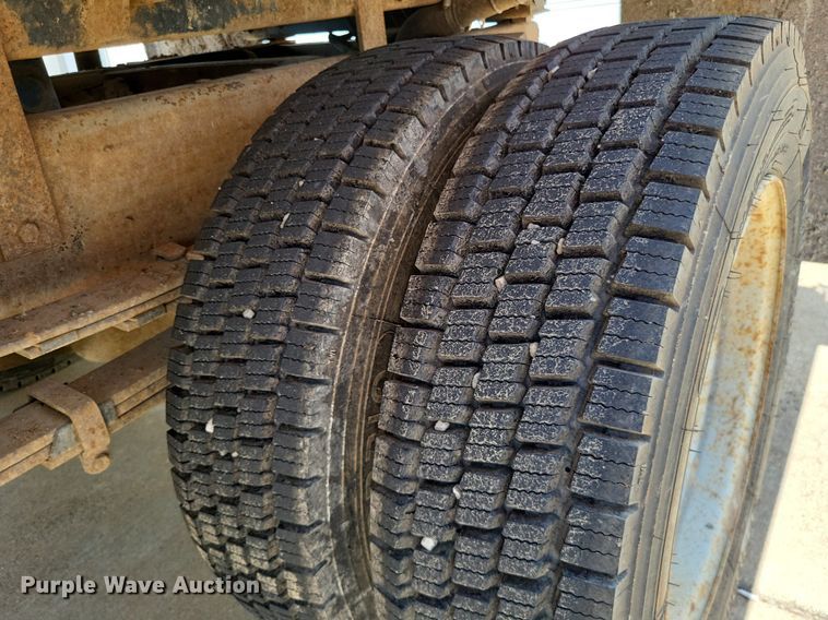 image for item LS9595 2001 Chevrolet Silverado 3500HD  dump bed pickup truck