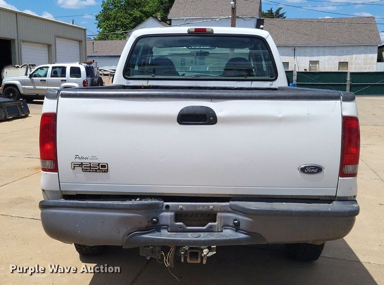 image for item LS9596 2003 Ford F250 Super Duty XL  SuperCab pickup truck