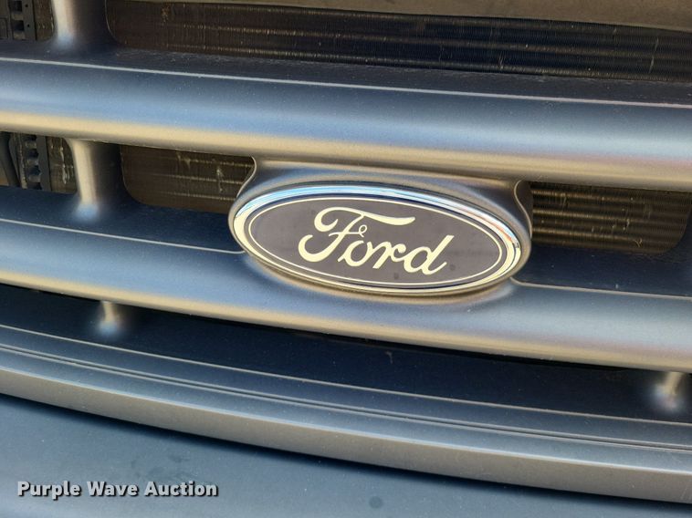 image for item LS9596 2003 Ford F250 Super Duty XL  SuperCab pickup truck