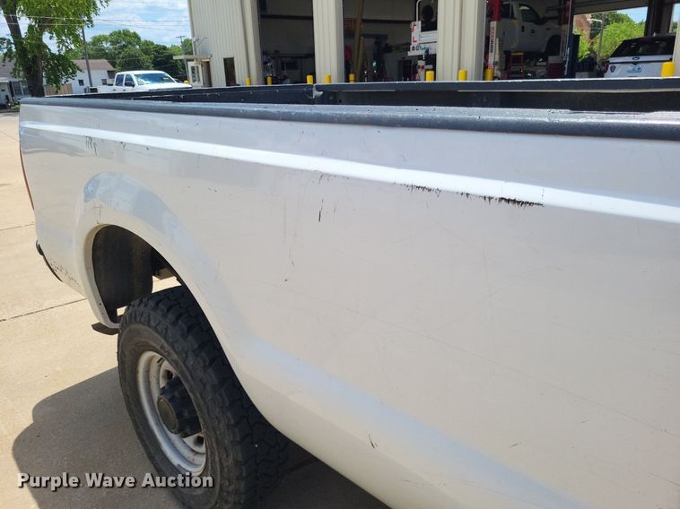 image for item LS9596 2003 Ford F250 Super Duty XL  SuperCab pickup truck